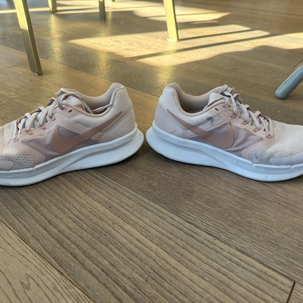 Nike Women's Light Pink Sneakers